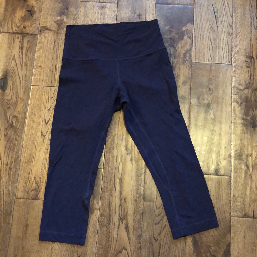Lululemon cropped aligns size 6